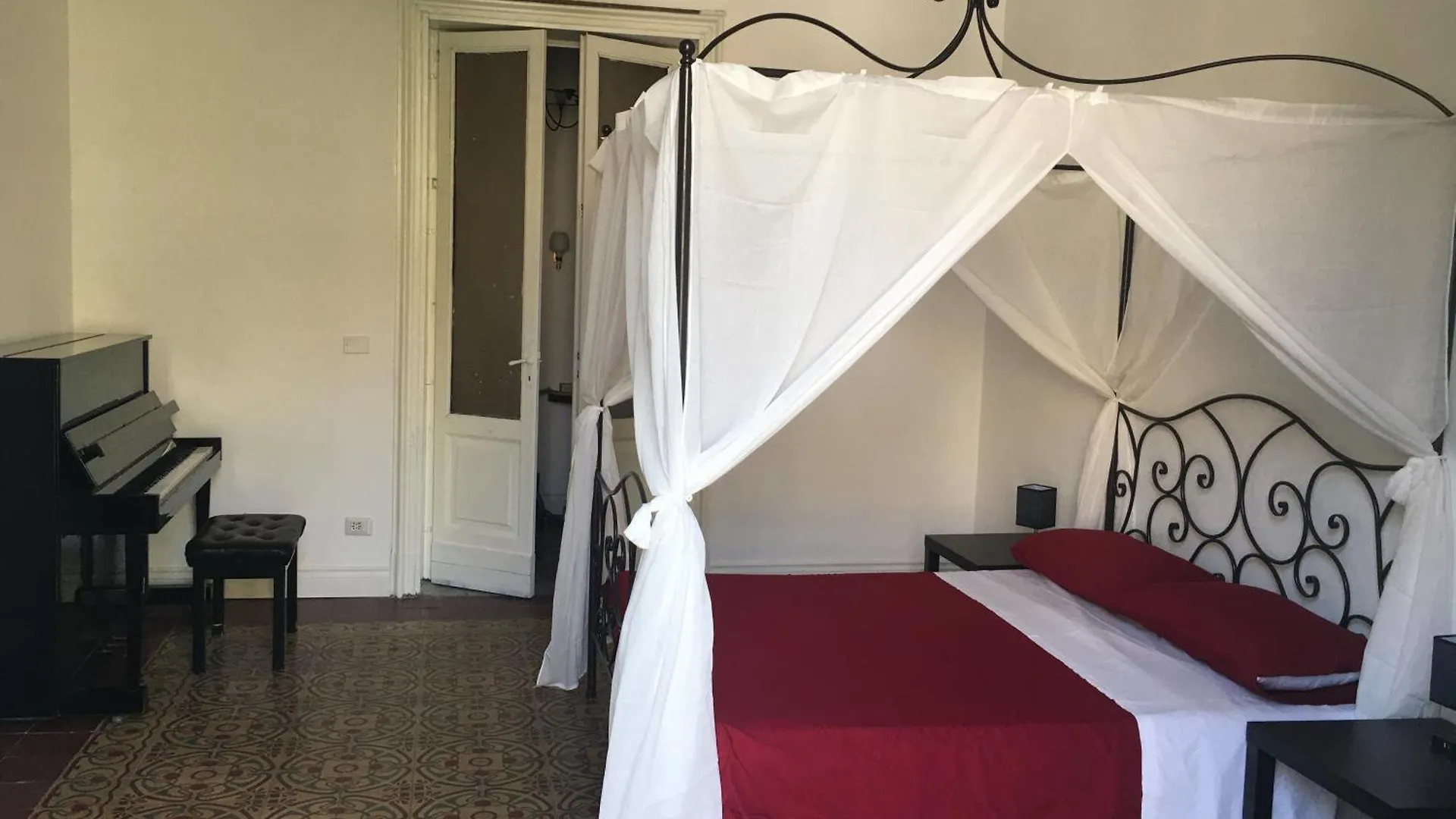 Bohemian Apartment Terrace Downtown Catania-Fontanarossai nemzetközi repülőtér